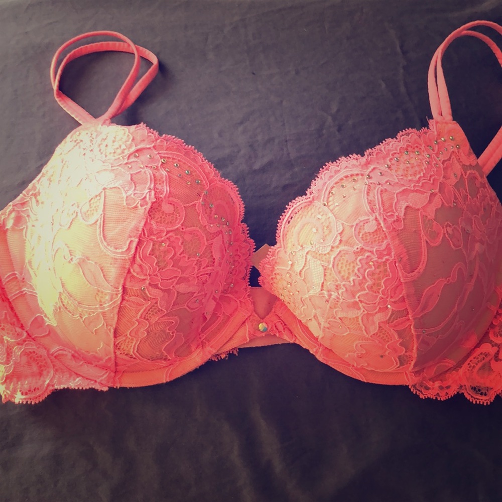 Victoria’s Secret Lacey Very Sexy Push-Up 36C